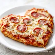 Heart-Shaped Pizza for 4 Servings | Crispy Finish